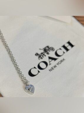 Coach Classic Signature Necklace Lobster Clasp NWT and Dust Bag
